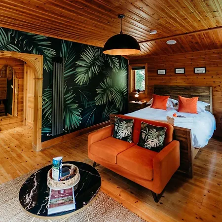 Bazare Log Cabin, Whinstone View 山林小屋 *