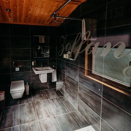 山林小屋 Bazare Log Cabin, Whinstone View *