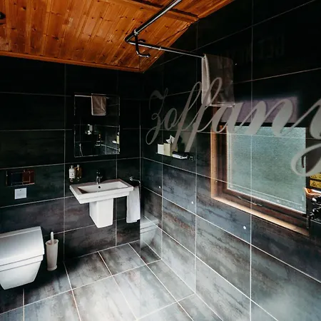 Bazare Log Cabin, Whinstone View